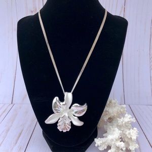 Sally C. Treasures Iris silver & white necklace